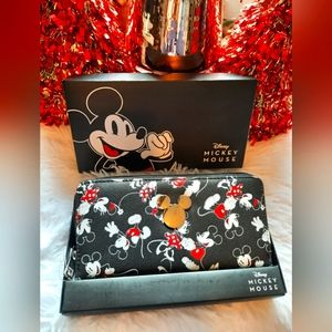 NWT Mickey Mouse Long Wallet❤